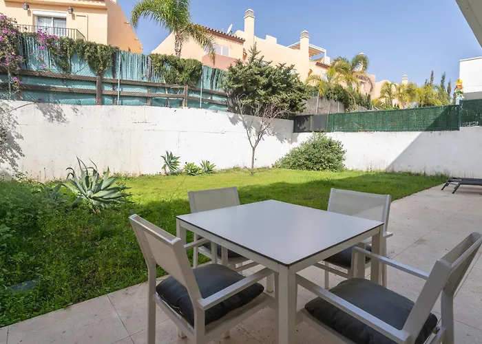 Dom wakacyjny Ground Floor Na